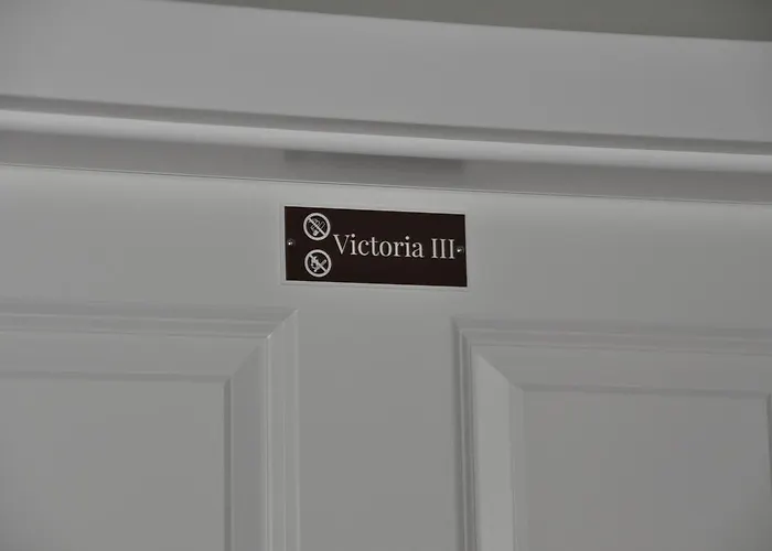 Victoria Apartment *